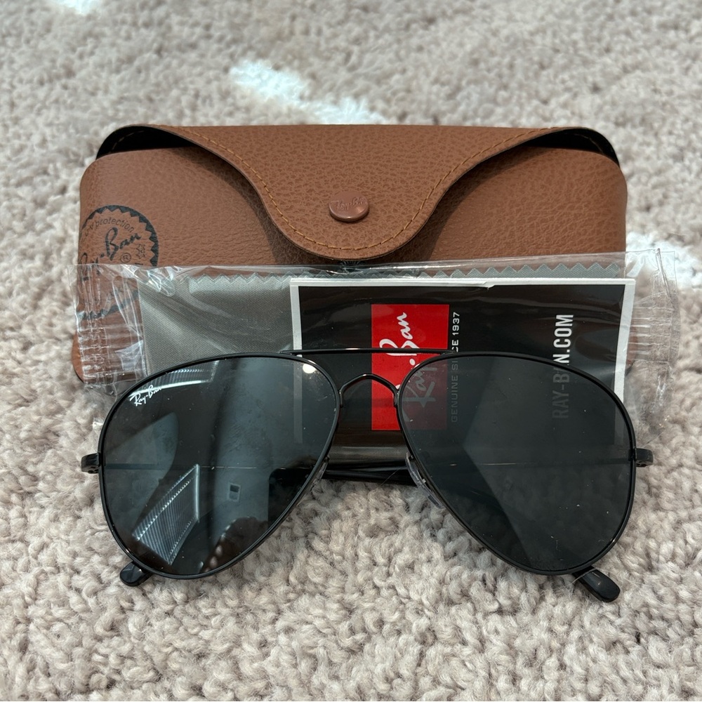 Ray-Ban Black and Dark Grey Aviators RB3825